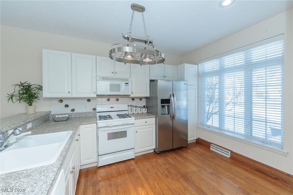 Photo of 6 Preserve Drive, Willoughby, OH 44094 (MLS # 5183418)