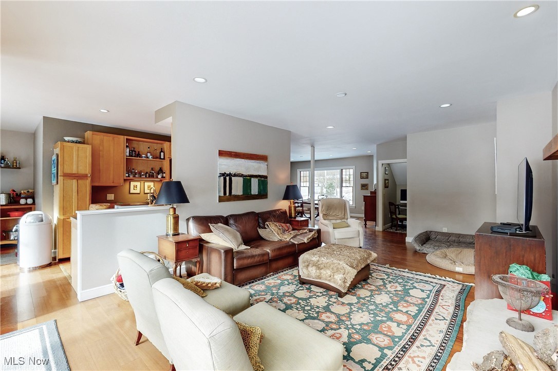 Orange, Ohio 44022, United States, 3 Bedrooms Bedrooms, ,2 BathroomsBathrooms,Residential,Pending,24348