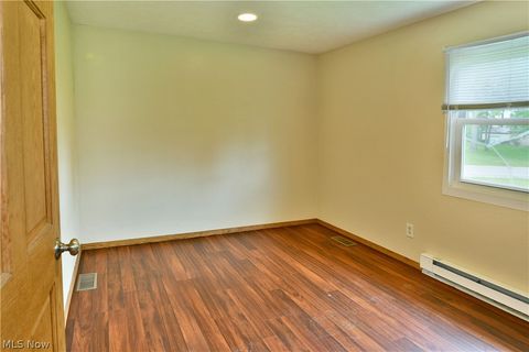 Tiny photo for 800 N Leavitt Road, Leavittsburg, OH 44430 (MLS # 5209314)