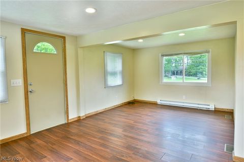 Tiny photo for 800 N Leavitt Road, Leavittsburg, OH 44430 (MLS # 5209314)
