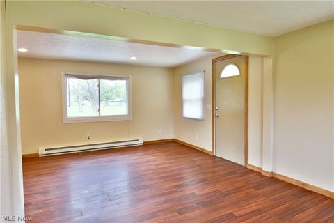 Tiny photo for 800 N Leavitt Road, Leavittsburg, OH 44430 (MLS # 5209314)