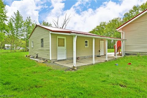 Tiny photo for 800 N Leavitt Road, Leavittsburg, OH 44430 (MLS # 5209314)