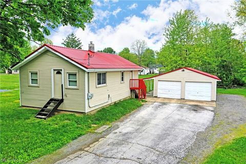 Photo of 800 N Leavitt Road, Leavittsburg, OH 44430 (MLS # 5209314)