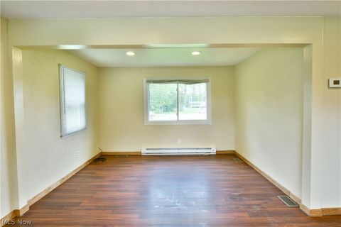 Tiny photo for 800 N Leavitt Road, Leavittsburg, OH 44430 (MLS # 5209314)