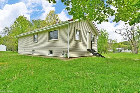 Tiny photo for 800 N Leavitt Road, Leavittsburg, OH 44430 (MLS # 5209314)