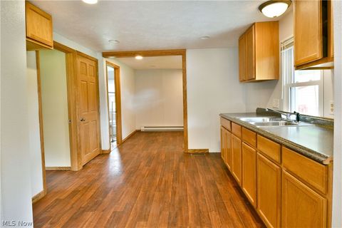 Tiny photo for 800 N Leavitt Road, Leavittsburg, OH 44430 (MLS # 5209314)