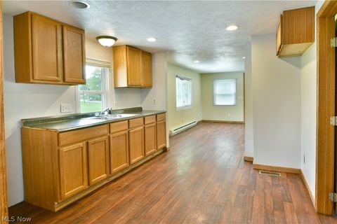 Tiny photo for 800 N Leavitt Road, Leavittsburg, OH 44430 (MLS # 5209314)