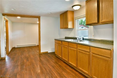 Tiny photo for 800 N Leavitt Road, Leavittsburg, OH 44430 (MLS # 5209314)