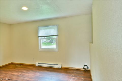 Tiny photo for 800 N Leavitt Road, Leavittsburg, OH 44430 (MLS # 5209314)