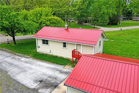Tiny photo for 800 N Leavitt Road, Leavittsburg, OH 44430 (MLS # 5209314)