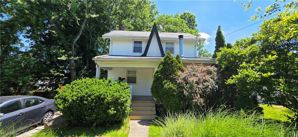 Photo of 555 Wyandot Avenue, Akron, OH 44305 (MLS # 5216886)