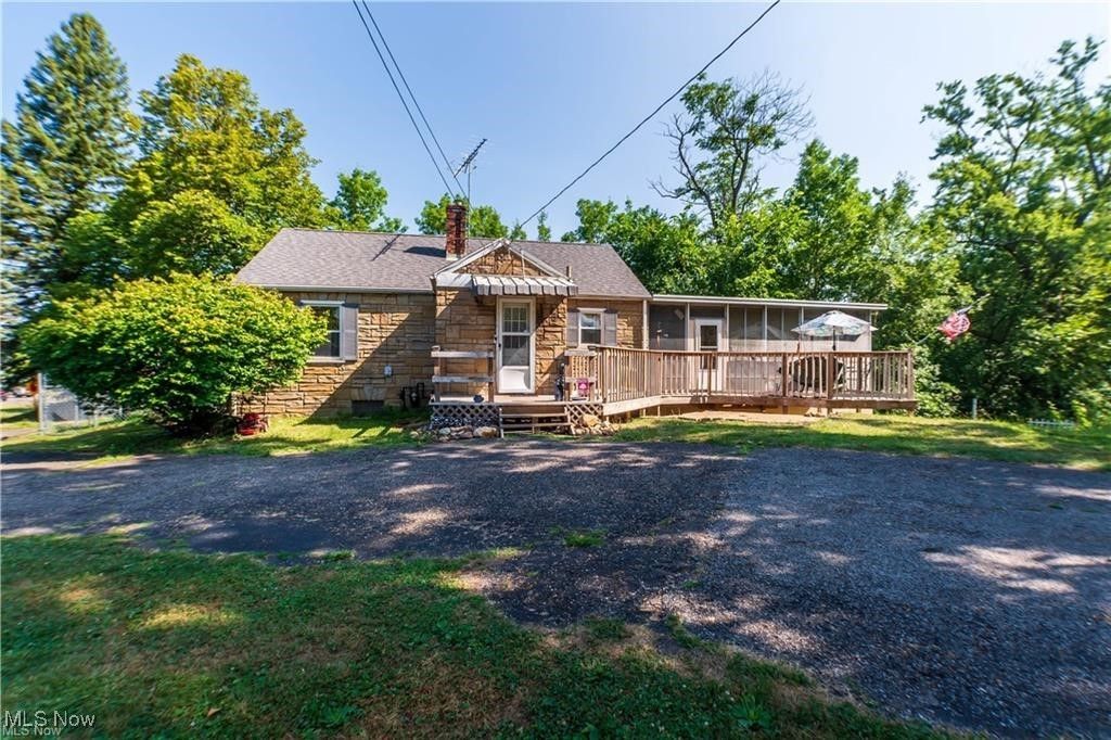 Photo of 3007 E Waterloo Road, Akron, OH 44312 (MLS # 5168101)