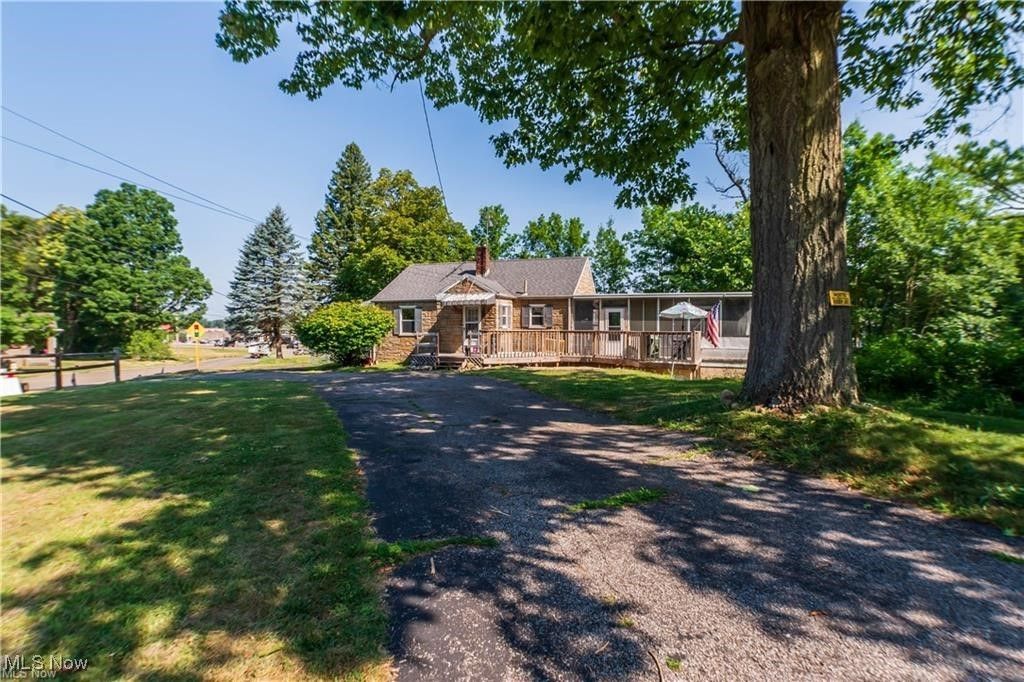 Photo of 3007 E Waterloo Road, Akron, OH 44312 (MLS # 5168101)