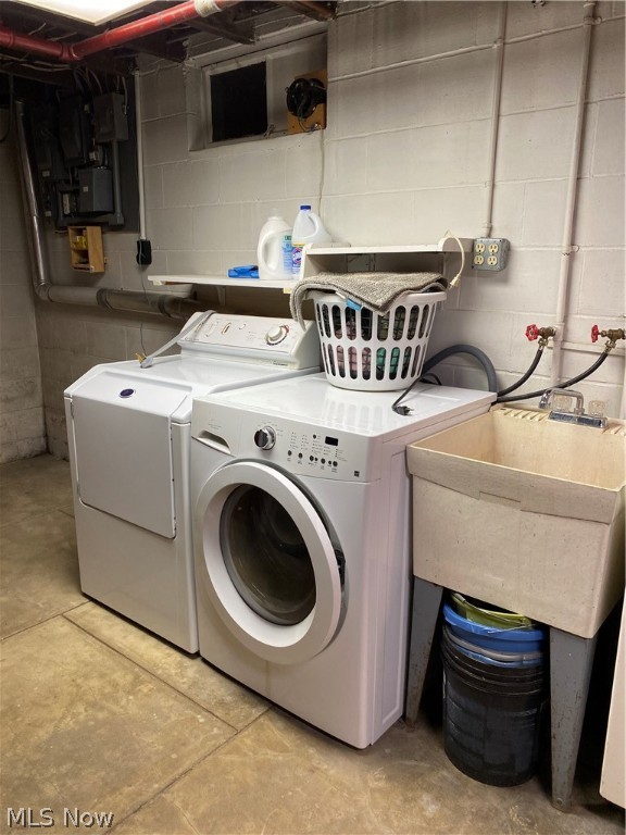 Main image without alt text