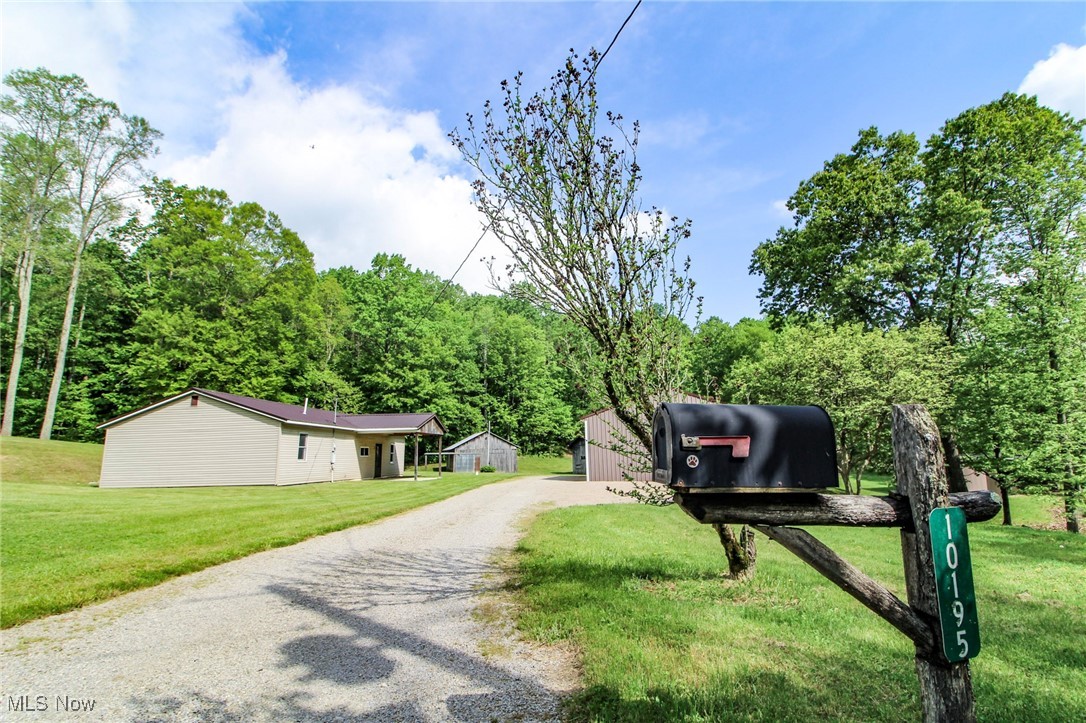 10195 Goosecreek Road, Roseville, Ohio image 1