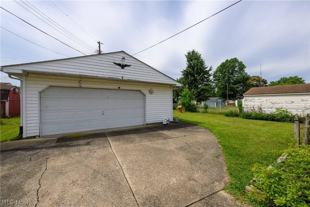 Photo of 2400 40th Street NE, Canton, OH 44705 (MLS # 5222706)