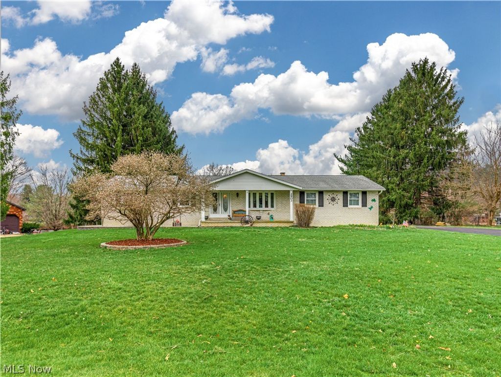 Photo of 2903 Northview Road, Uniontown, OH 44685 (MLS # 5197892)