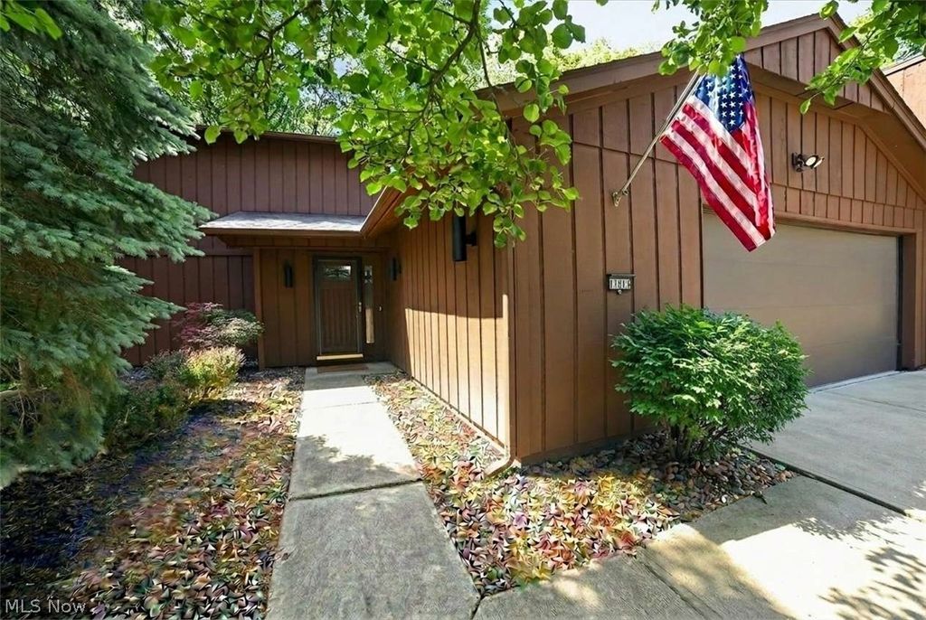 Photo of 17813 Suncliff Place, Strongsville, OH 44136 (MLS # 5205906)