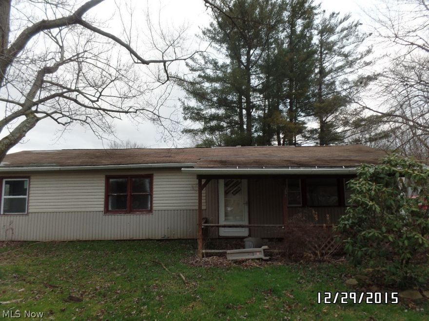 Ranch style home on low traffic street. Corner lot. Needs much work. Sold by auction. On line auction date 3/12-3/16.