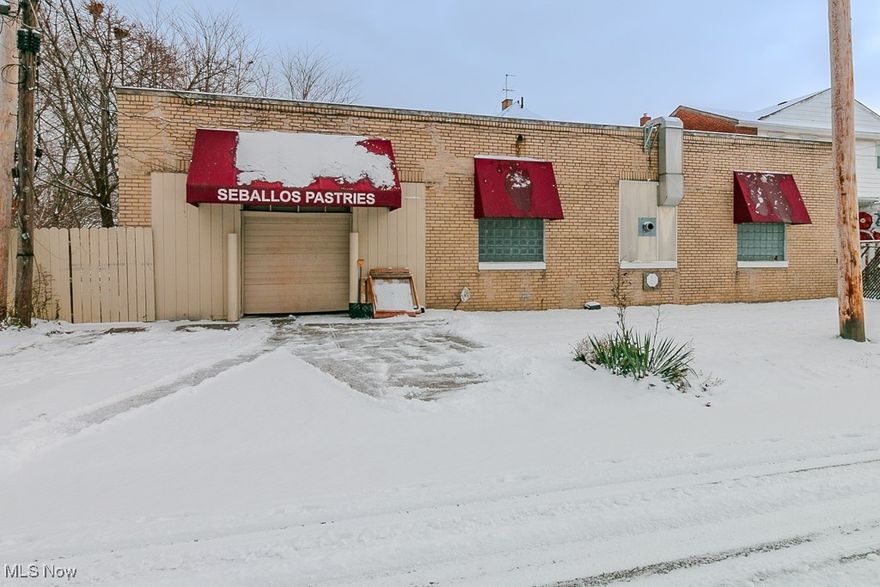 Excellent mixed use opportunity on Clevelands West Side featuring a duplex residence
attached to a 3,400 square foot commercial/business space. The duplex offers
separate electric and water meters while the business has its own water, gas, and
electric meters too providing added efficiency for owners and tenants. The business
features a large walk in freezer approximately 40x14 ft and a large walk in cooler
approximately 20x12ft. Major updates include electrical panels, windows and siding
(2016), duplex roof (10 years old). Ideal for investors or business owners looking for a
live-work setup with strong income potential. Don’t let this rare opportunity pass you by.