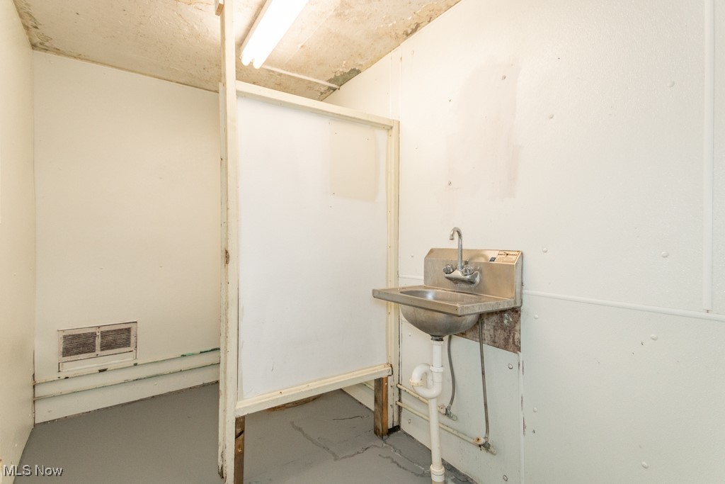 Selden - Commercial Sale