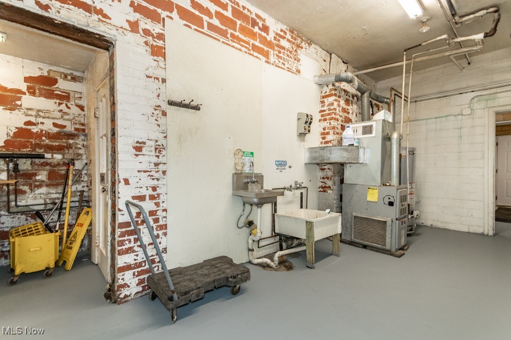 Selden - Commercial Sale