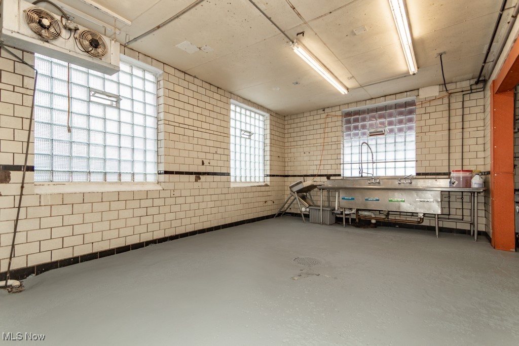 Selden - Commercial Sale