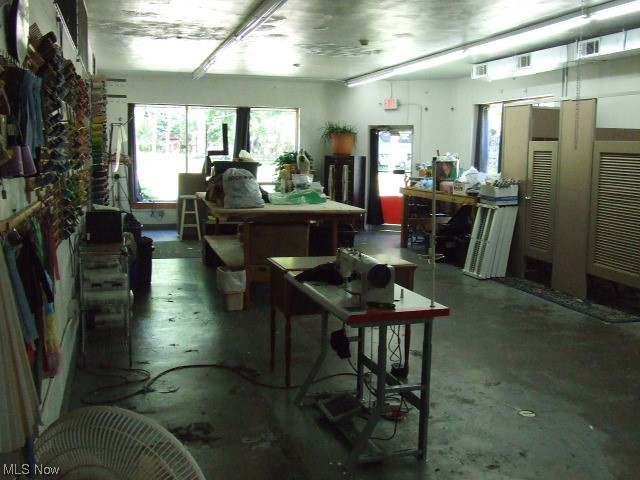 Portage 06 - Commercial Sale