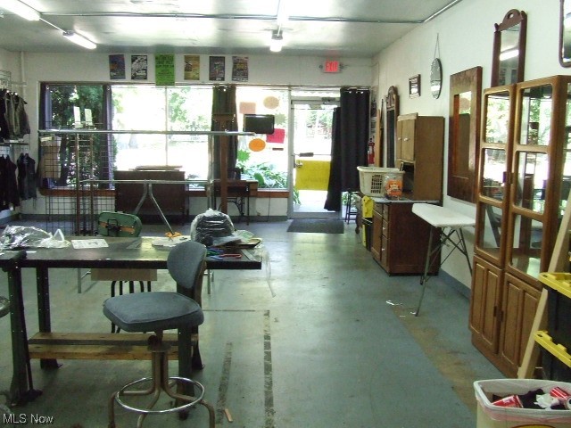 Portage 06 - Commercial Sale