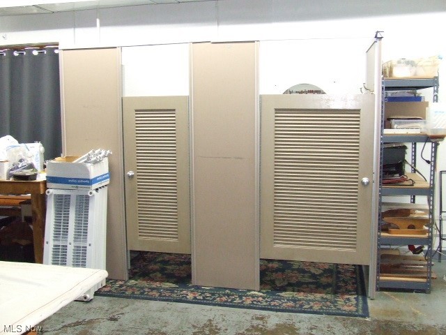 Portage 06 - Commercial Sale