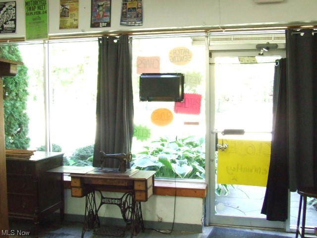 Portage 06 - Commercial Sale