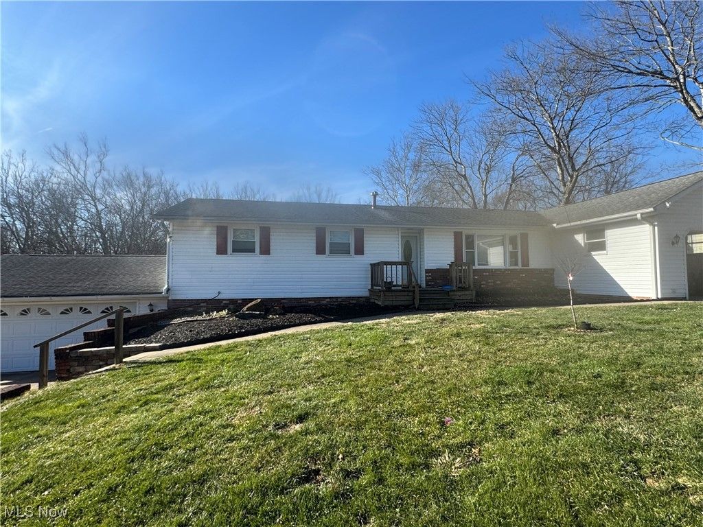 Photo of 3149 Broadvue Circle, Zanesville, OH 43701 (MLS # 5178525)