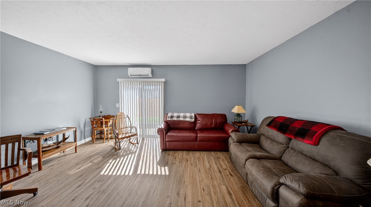 Creekside Vill - Residential