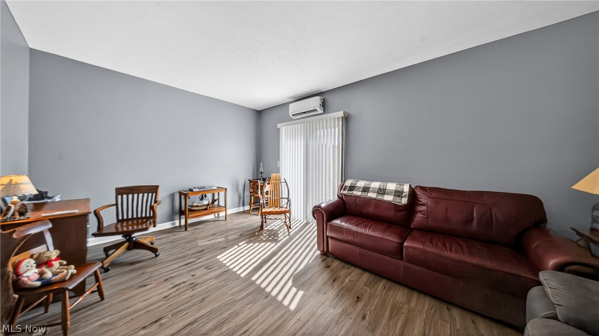 Creekside Vill - Residential