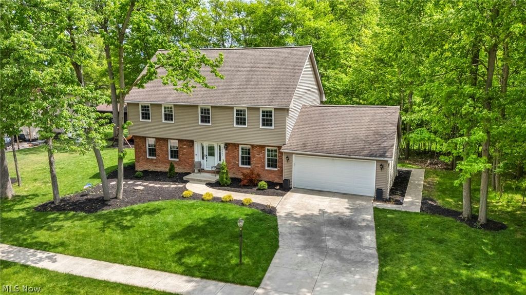 Photo of 16561 N White Oaks Drive, Strongsville, OH 44136 (MLS # 5212136)