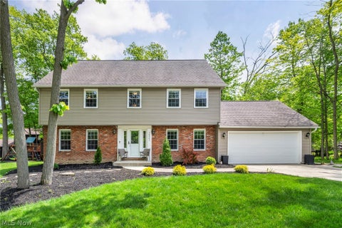 Homes For Sale - 16561 N White Oaks Drive<br/> Strongsville, OH 44136