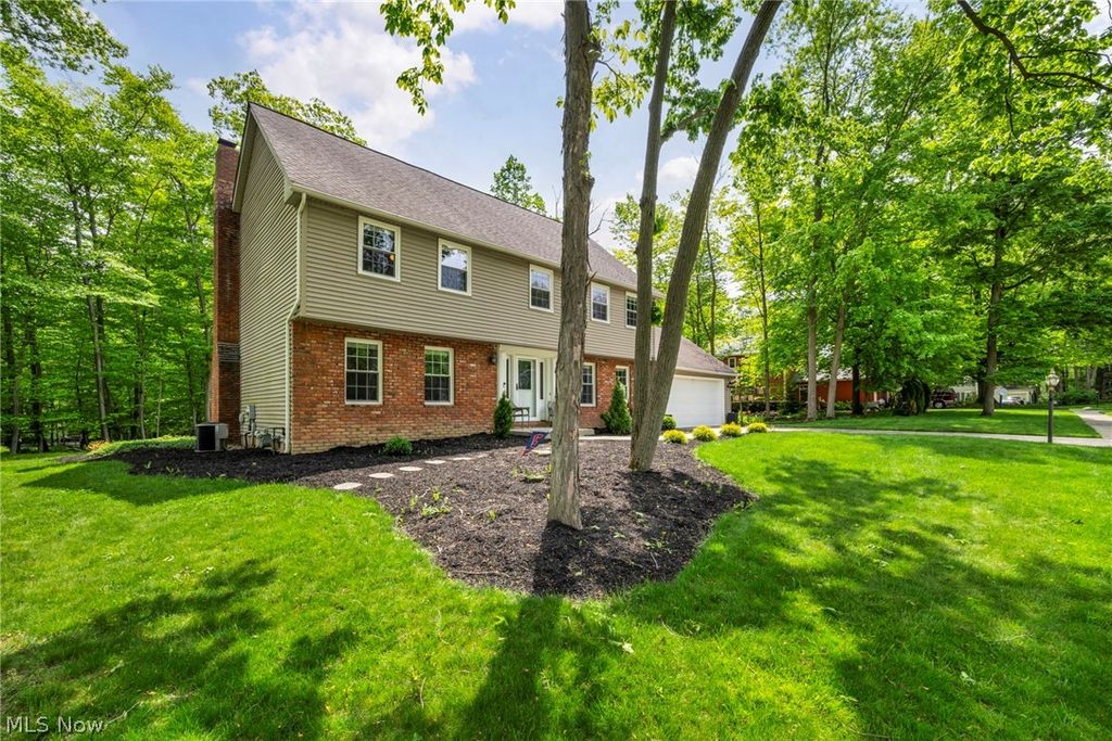 Photo of 16561 N White Oaks Drive, Strongsville, OH 44136 (MLS # 5212136)