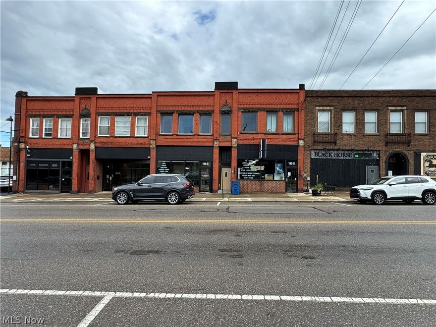 Charming 4-Bedroom Apartment on Liberty St Discover this spacious 1800 square foot apartment featuring 4 bedrooms and 1 bathroom. Gas and water are included in the rent, while the tenant is responsible for electricity and cable/internet. This unit comes equipped with essential appliances, including a refrigerator, stove, washer, and dryer. Located above the shops on Liberty St, this apartment offers a fantastic deal in a convenient location. The address is 108 W Liberty St, in Trumbull County, ZIP Code 44420. The area is served by the Girard City School District. Don’t miss out on this super great deal!