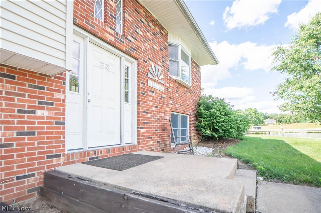 Photo of 3535 17th Street SW, Massillon, OH 44647 (MLS # 5219157)