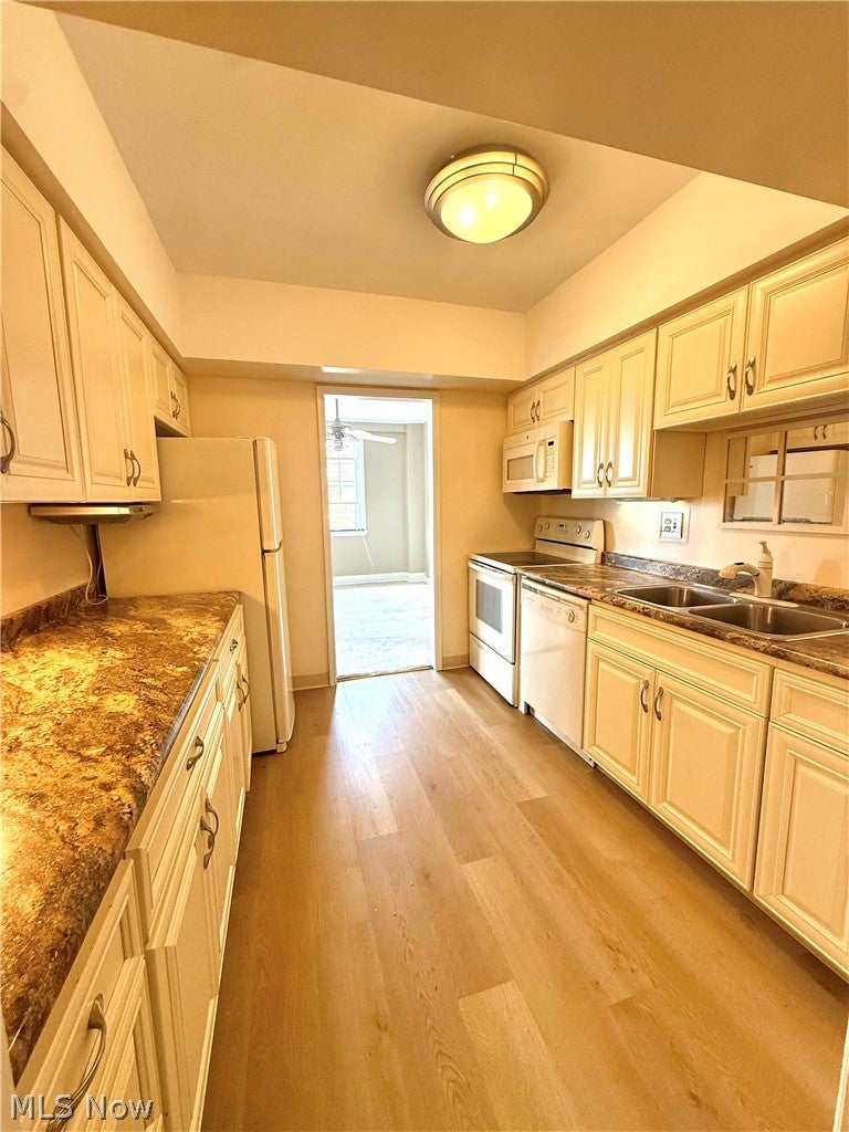 19015 Van Aken Boulevard 516