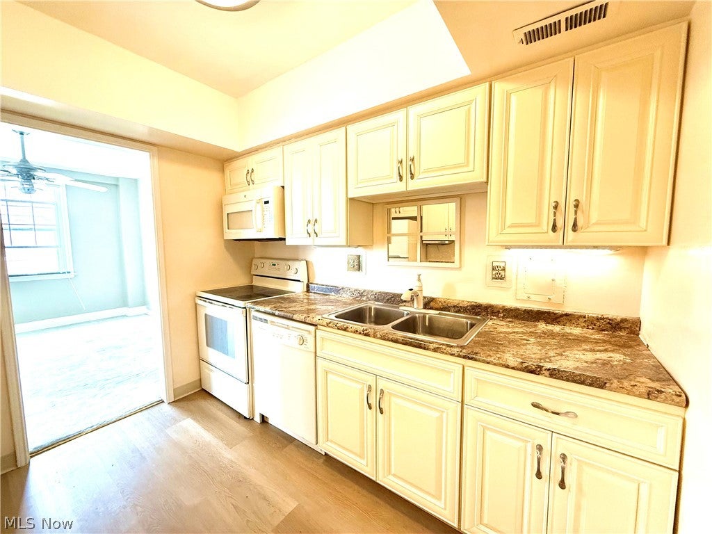 19015 Van Aken Boulevard 516
