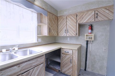 Tiny photo for 25 31st Street SW, Barberton, OH 44203 (MLS # 5220929)