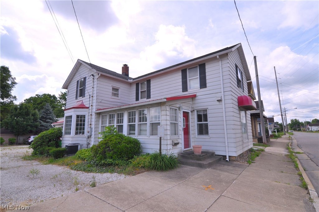 Photo of 25 31st Street SW, Barberton, OH 44203 (MLS # 5220929)