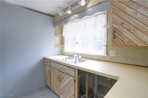 Tiny photo for 25 31st Street SW, Barberton, OH 44203 (MLS # 5220929)