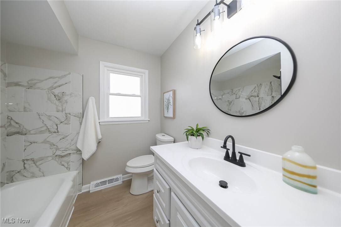 10298 Webster Road, Strongsville, Ohio image 13