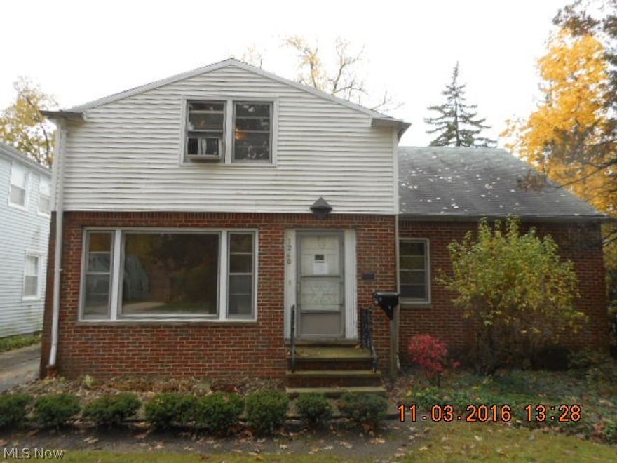 This property qualifies for Freddie Mac First Look Initiative through 1-24-17. Owner occupant offers will be considered during this period.