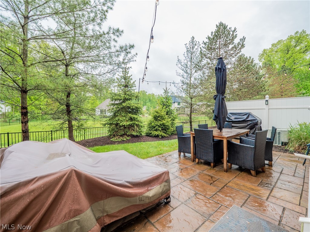 Vista Lago Condo - Residential