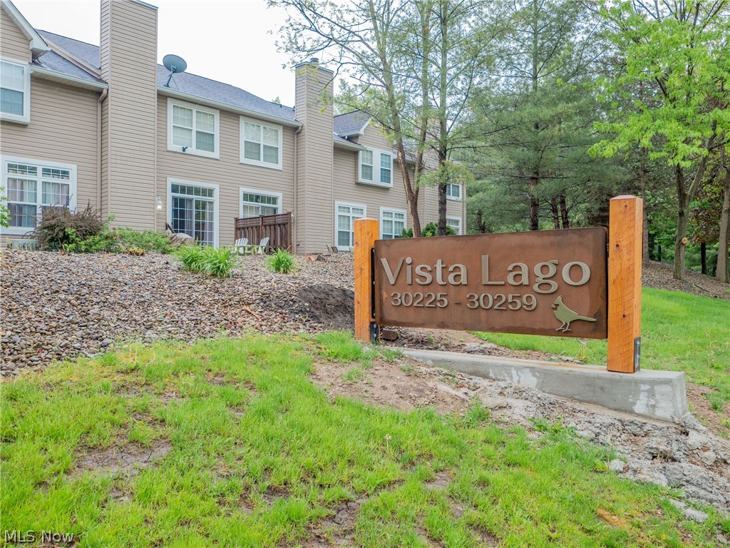 Vista Lago Condo - Residential