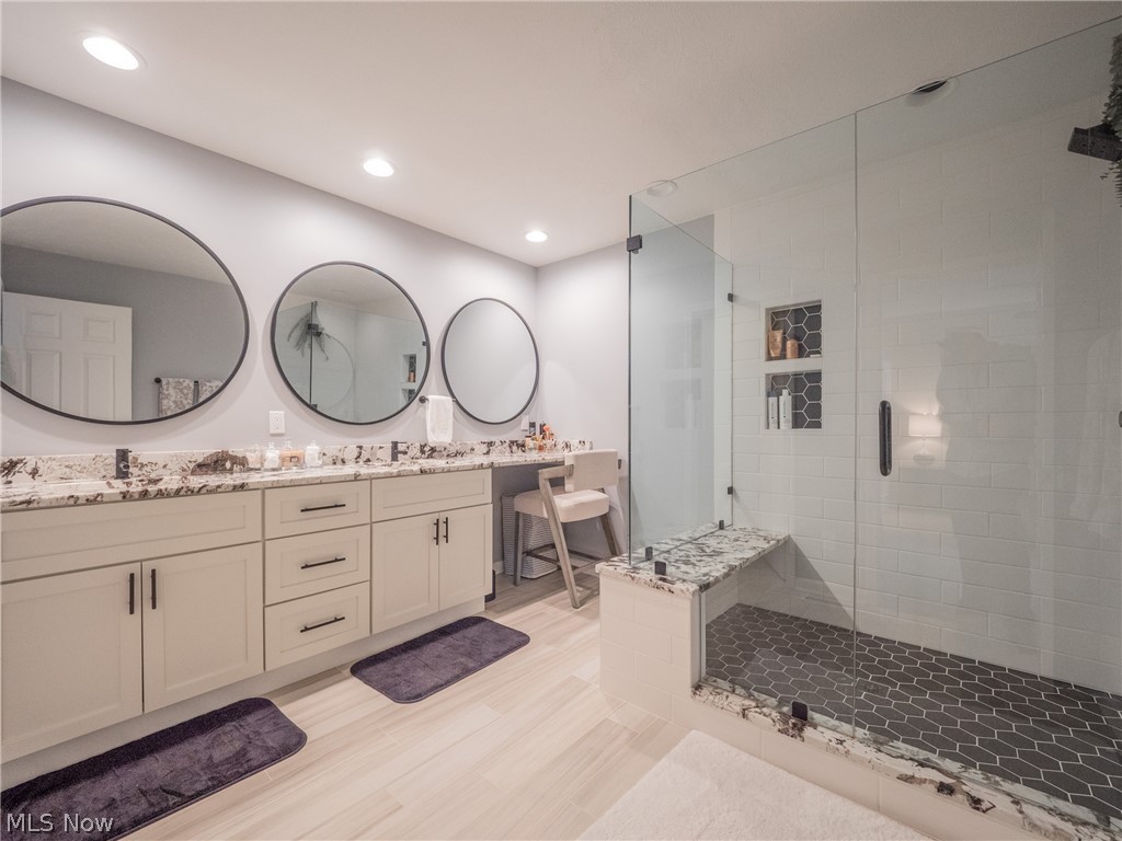 Vista Lago Condo - Residential