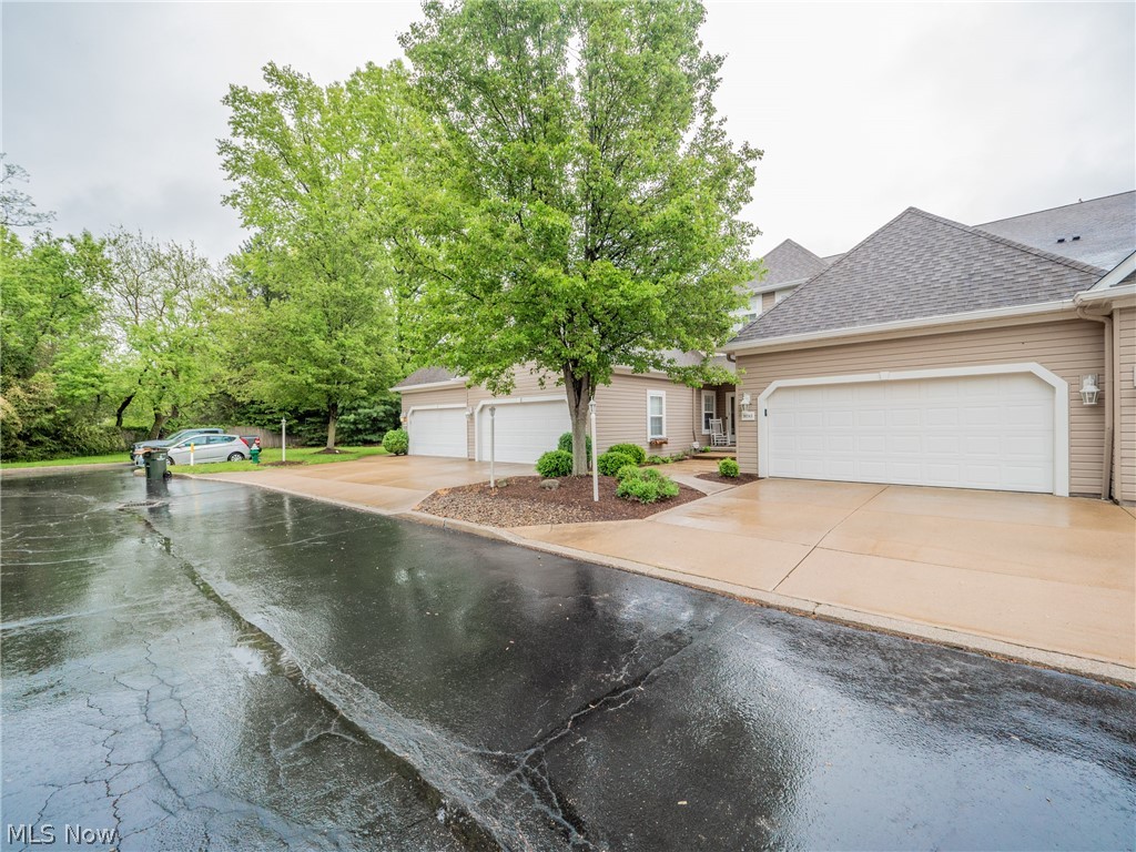 Vista Lago Condo - Residential